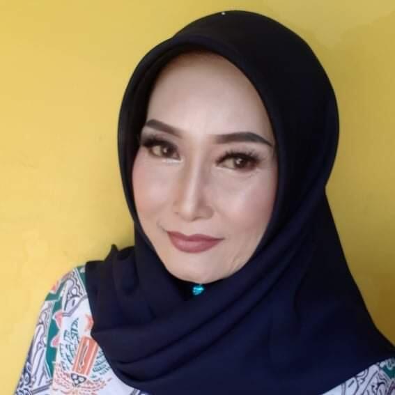 Cantiknya! Wanita 50 Tahun, Hampir Tak Mengenali Dirinya Setelah Di Makeover