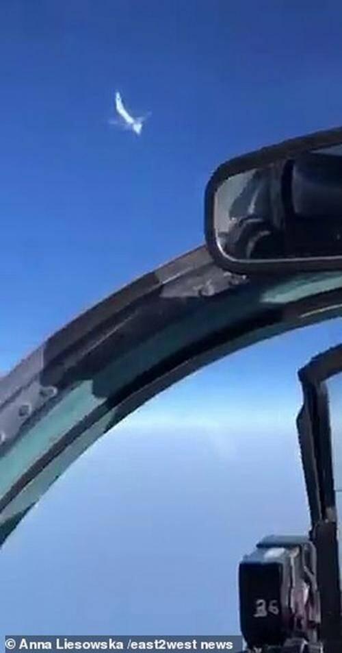 Momen Jet Rusia Cegat Pesawat Mata-Mata Milik Amerika Serikat