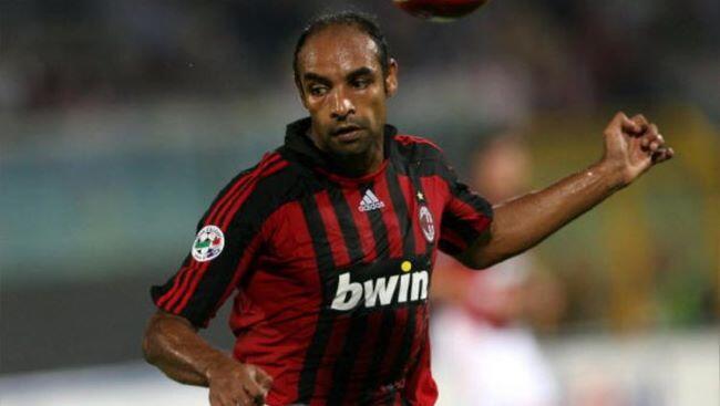 Kemesraan antara REAL MADRID dan AC MILAN