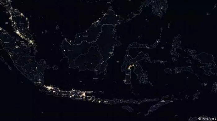 Pulau Jawa Hasil Citra Satelit Malam Hari NASA, Surabaya Paling Terang, TERNYATA....