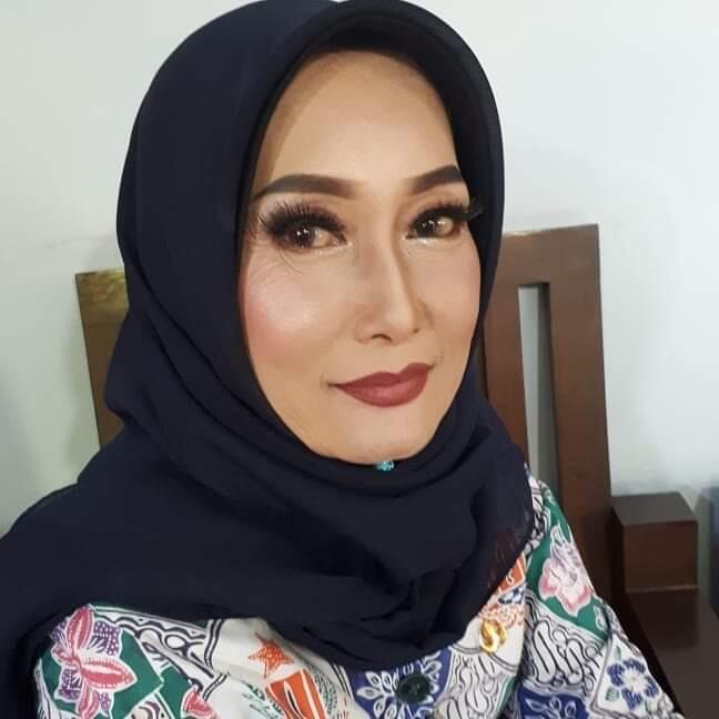 Cantiknya! Wanita 50 Tahun, Hampir Tak Mengenali Dirinya Setelah Di Makeover