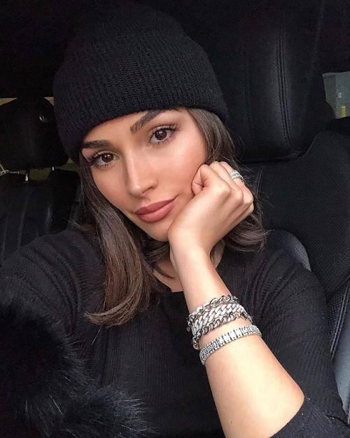 Pakai Gaun Tembus Pandang, Pose Seksi Olivia Culpo Dipuji Warganet