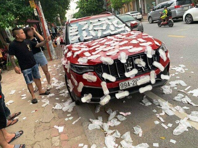 Hanya di China! Mobil Parkir Sembarangan Malah Ditempeli Pembalut Wanita Bersayap