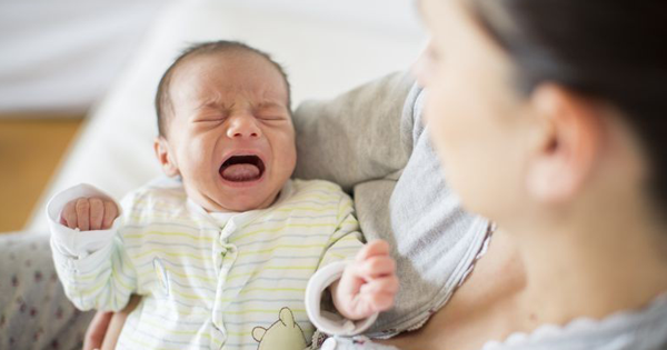 Tak Usah Bingung Menenangkan Bayi Saat Tengah Menangis, Lakukan Ini Aja Moms!