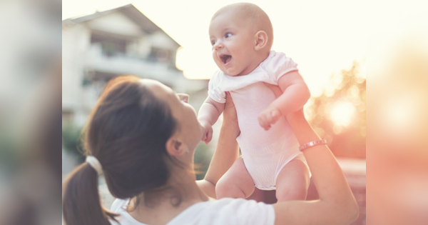 Tak Usah Bingung Menenangkan Bayi Saat Tengah Menangis, Lakukan Ini Aja Moms!