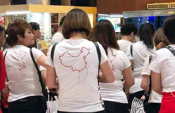 Vietnam Usir Turis Cina Pakai T-Shirt Peta Laut Cina Selatan