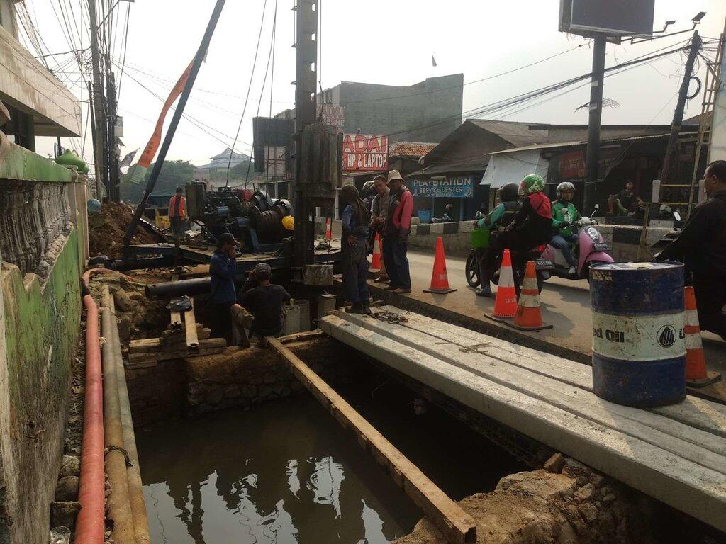 Gerutu Warga Depok karena Jalan Amblas: Macet, Debu, Berisik Pula