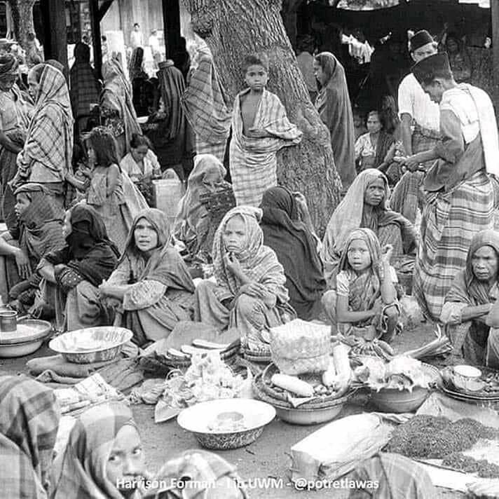 Ada Foto Wanita Indonesia Tahun 1700 Berhijab, Bagaimana Faktanya?