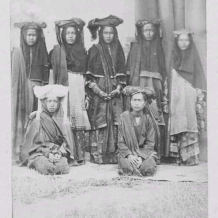 Ada Foto Wanita Indonesia Tahun 1700 Berhijab, Bagaimana Faktanya?