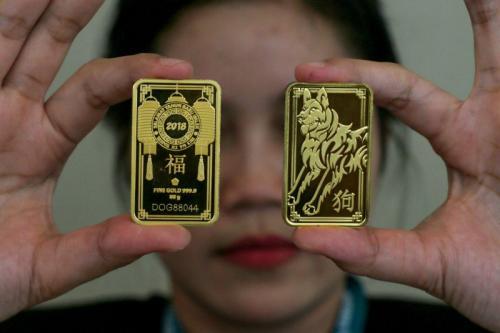 Harga Emas Antam Bertahan di Rp699.000/Gram