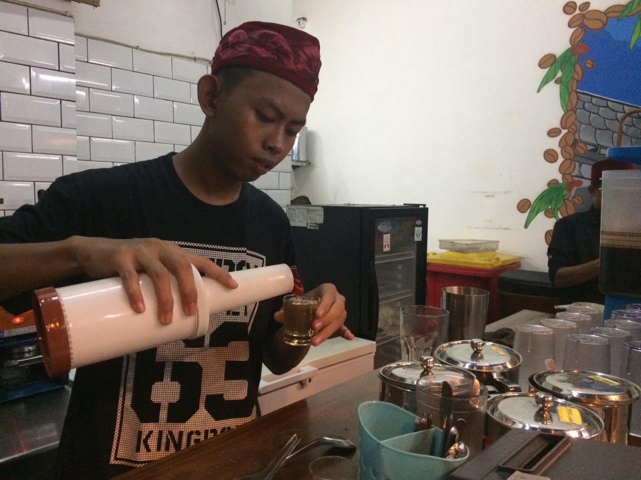 Secangkir Racikan Kopi Segar Ditengah Kemacetan