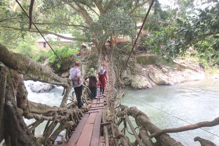 2 Jembatan Extreme Di Indonesia, Berani Agan Lewatin ?