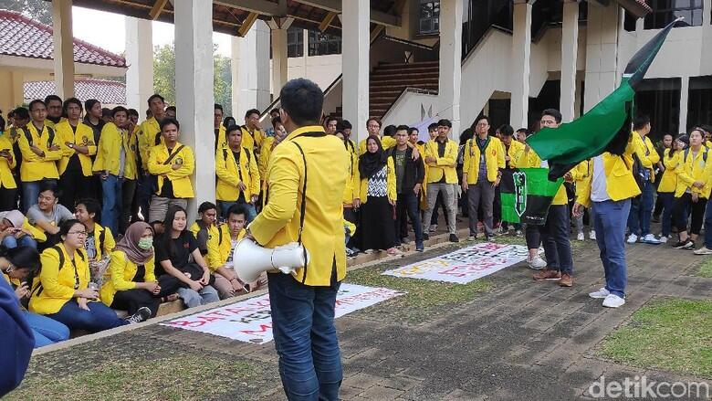 Polemik Parkir Berbayar di UI