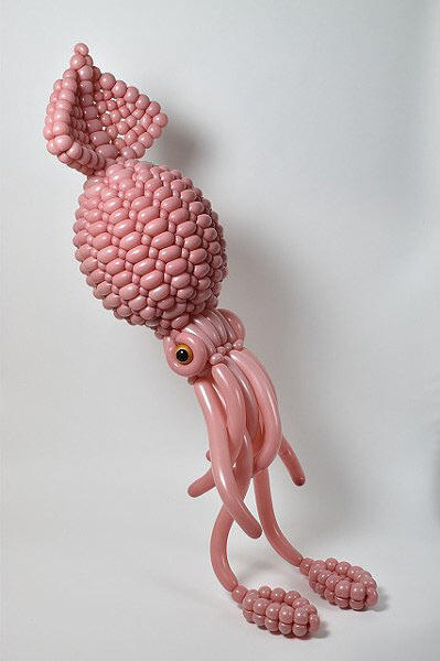 Emejing, Seniman Ini Membuat Aneka Serangga Dari Baloon Tanpa Bantuan Alat Apapun!