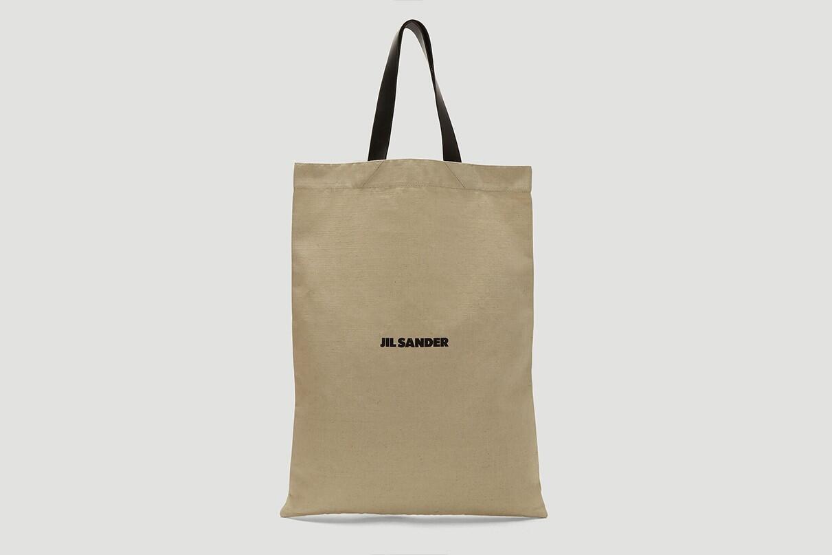 Totebag SUPER Besar Dihadirkan Jil Sander dengan Harganya yang SUPER Mahal!