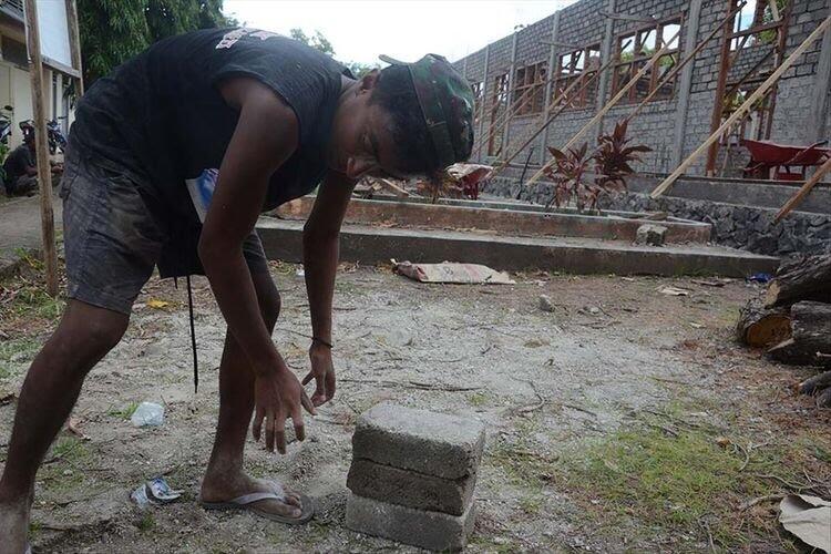 Heboh! Putra Wakil Walikota Menjadi Tukang Bangunan