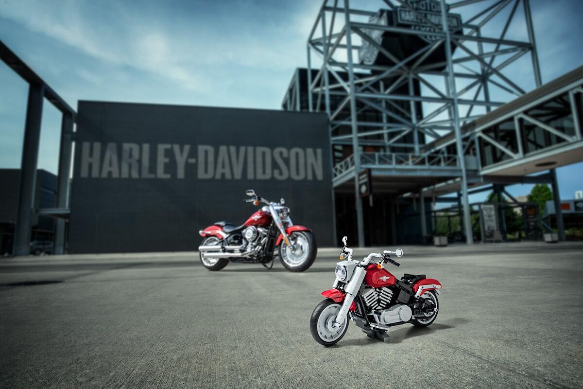 Keren Gan! LEGO Bikin Mainan Replika Motor Harley-Davidson Fat Boy