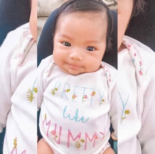 Raditya Dika Unggah Foto Anak, Mirip Bapak atau Ibunya?