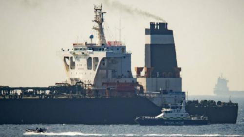 Iran Dilaporkan Cegat Kapal Tanker Inggris di Selat Hormuz