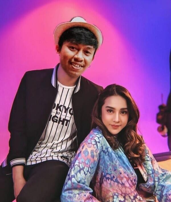 Ngebet Foto Bareng Anya Geraldine, 10 Editan Fans Ini Bikin Ngakak!