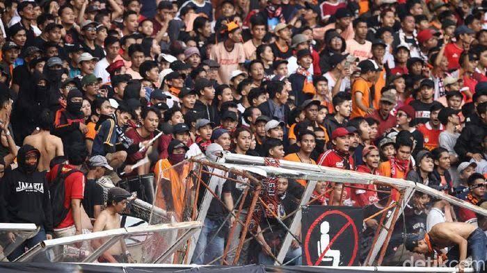 Persija Lawan Persib Imbang Stadion GBK Rusak, Kalau Kalah ?