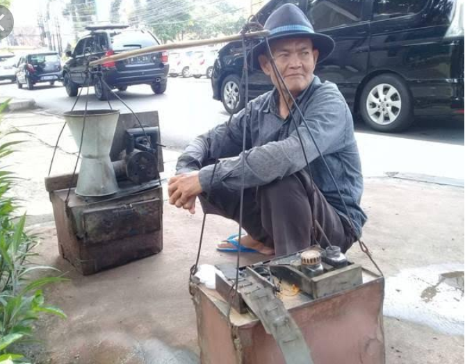 Beragam Profesi Keliling Ini Sudah Mulai Hilang Tergerus Zaman