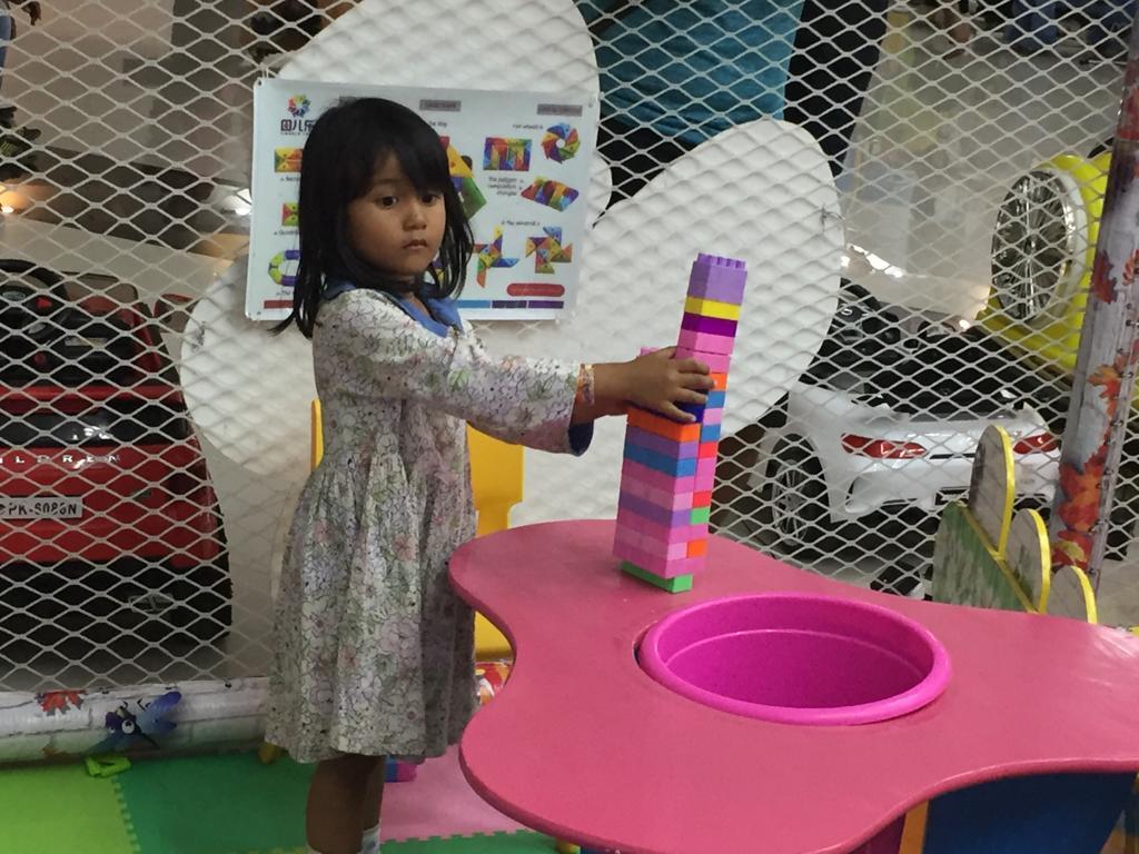 Maen di Rumah Barbie