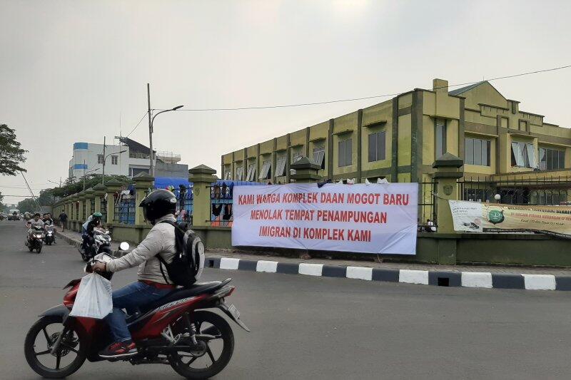 Warga Tolak Pengungsi di Eks Gedung Kodim Kalideres