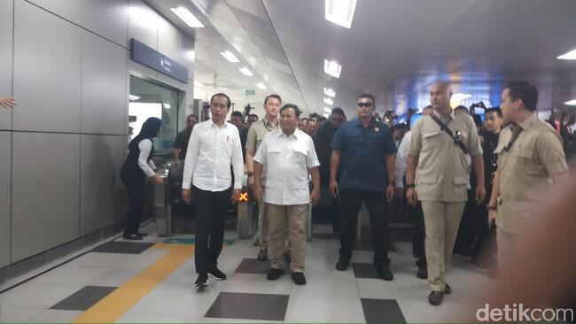Prabowo-Jokowi Bertemu di Stasiun MRT Lebak Bulus, Warga: We Love You!