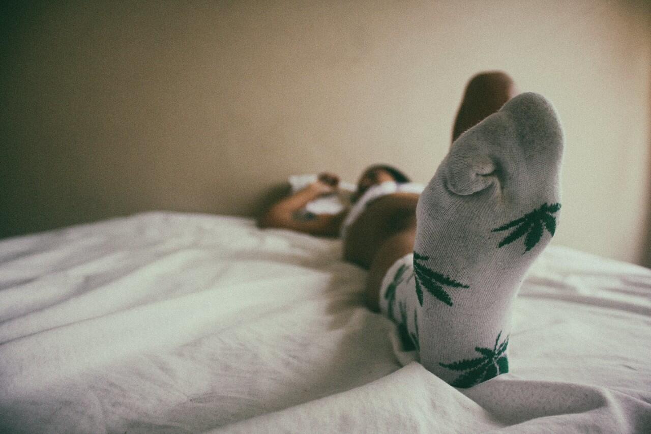 Tidur Cepat dan Seks Berkualitas Bermodal Kaus Kaki, Uw Uw Uw!