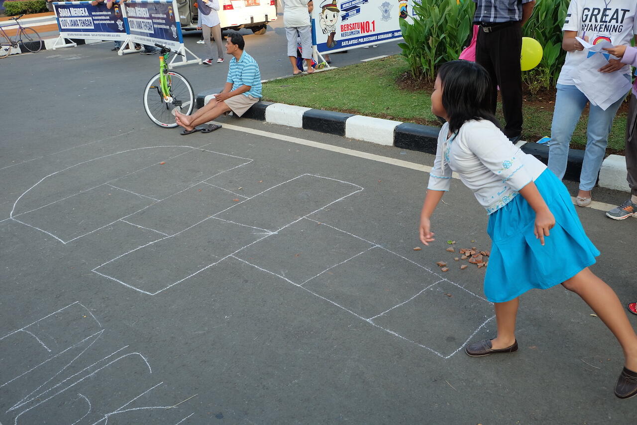 Main Engklek, Yuk! Kamu Masih Ingat Caranya Gak?