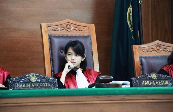 Leanna Leonardo Si "Hakim Cantik & Seksi"