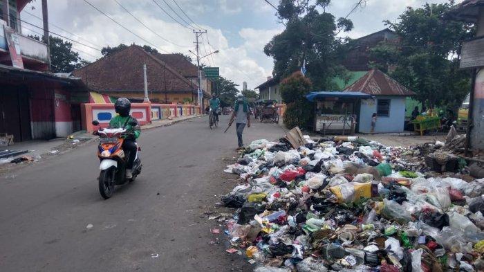 KEBIASAAN MASYARAKAT JEMPONG MEMBUANG SAMPAH 