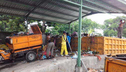 KEBIASAAN MASYARAKAT JEMPONG MEMBUANG SAMPAH 