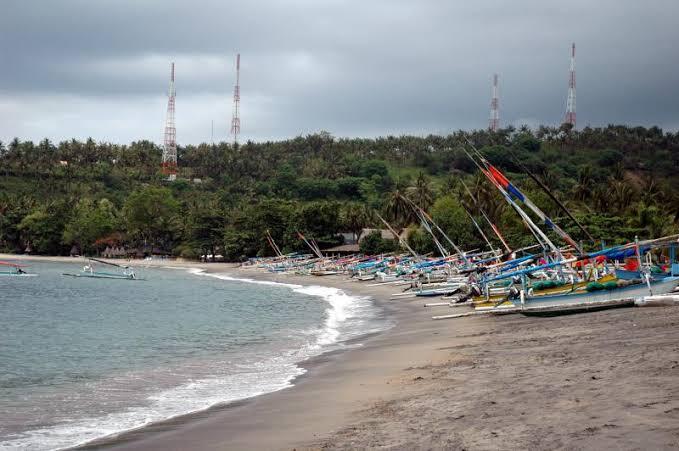 DIBALIK KEINDAHAN SENGGIGI BEACH