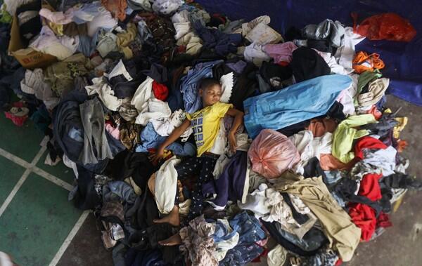 KEMATIAN TRAGIS AKIBAT SEPELEH PADA BUSANA SENDIRI, N0. 4 AGAK NYELENEH