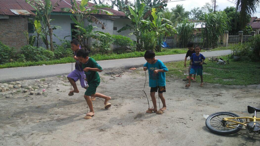 Permainan Masa Kecil Ane Ini Tetap SERU, Walau Sederhana Dan Tanpa Listrik!