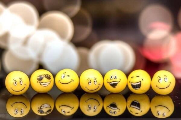 Jangan Salah Pakai, Ini Arti Sebenarnya Dari 20 Emoji Unik dan Lucu