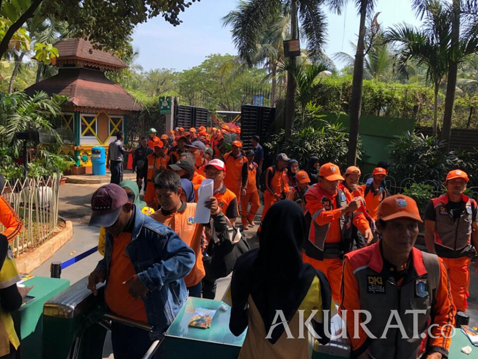 Ratusan Pasukan Oranye Kegirangan Diajak Wisata ke Dufan