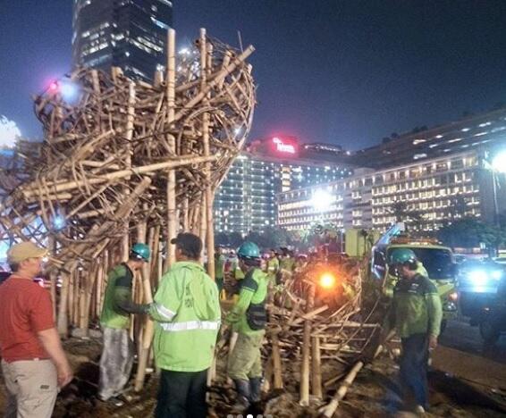 Anyaman Bambu Seharga Rp550 Juta di Bundaran HI Dibongkar