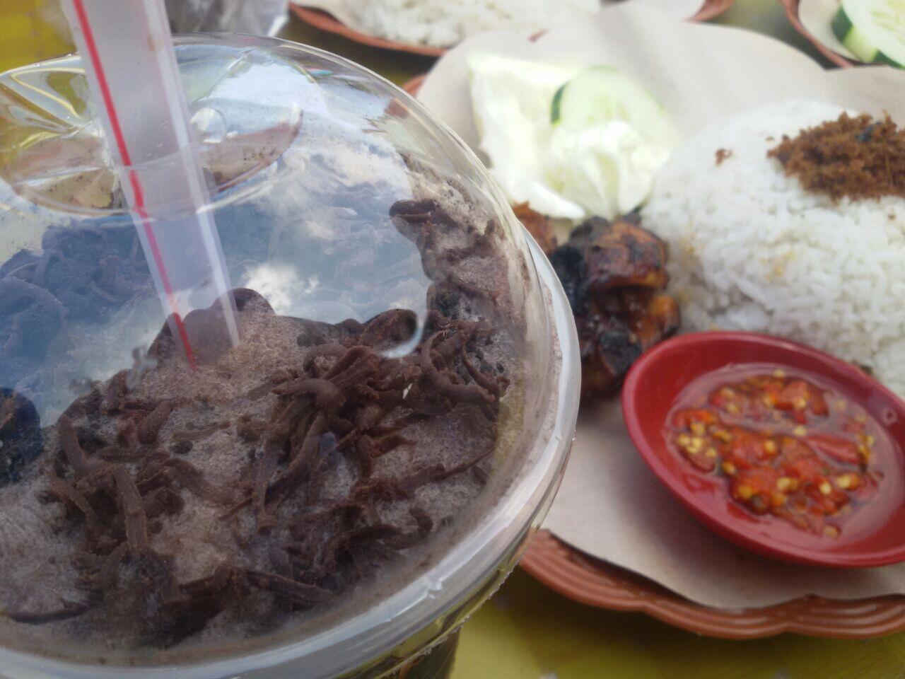 Minuman Hitam Penawar Pedas