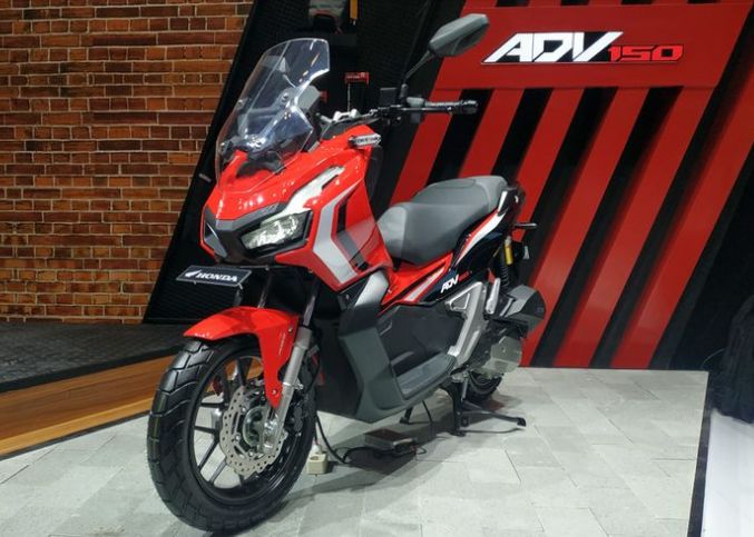 LOUNGE - Honda ADV 150 - Skutik adventure - ready to explore