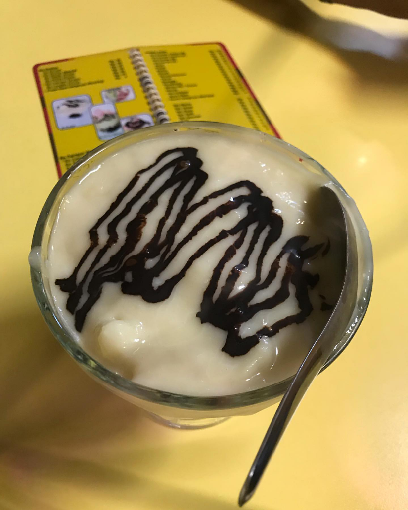 Menikmati Segarnya Es Durian "Iko Gantinyo"