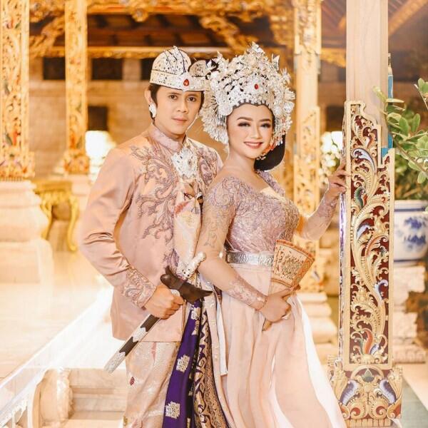 10 Potret Prewed Pasangan YouTuber Bali, Putu Bahagiana dan Ayu Puspa