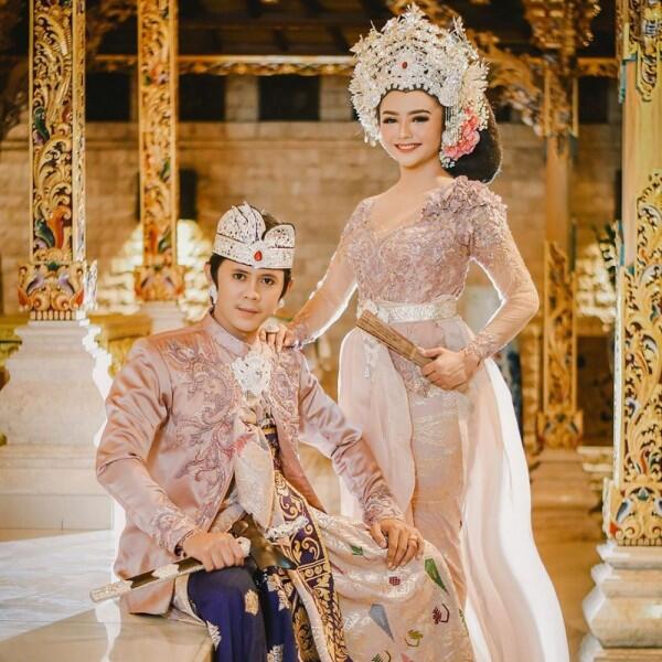 10 Potret Prewed Pasangan YouTuber Bali, Putu Bahagiana dan Ayu Puspa