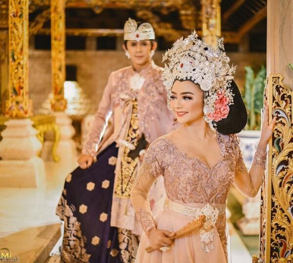10 Potret Prewed Pasangan YouTuber Bali, Putu Bahagiana dan Ayu Puspa