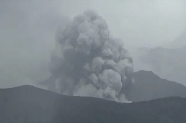 Gunung Bromo Meletus Disertai Gempa Vulkanik dan Tremor