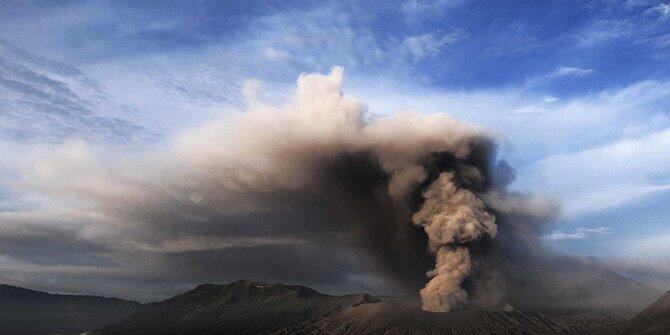 Gunung Bromo Meletus Disertai Gempa Vulkanik dan Tremor