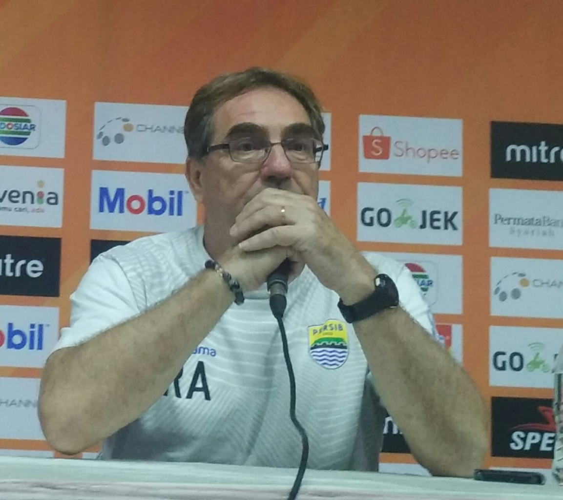 Hadapi PSIS, Pelatih Persib Sebut Ini Tantangan Bagi Dua Bek Mudanya