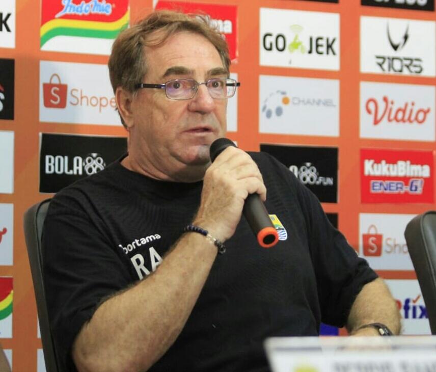 Cleansheet, Pelatih Persib Puji Bek Mudanya